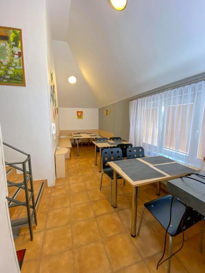 Penzion Hustopece Bagian luar foto